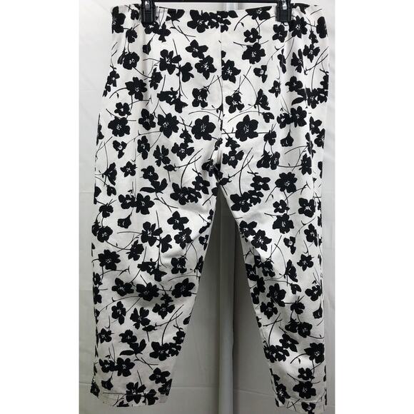 St Johns Bay Capri Pants Women 14 White Black Floral Cotton Stretch Ankle Crop - Picture 3 of 12